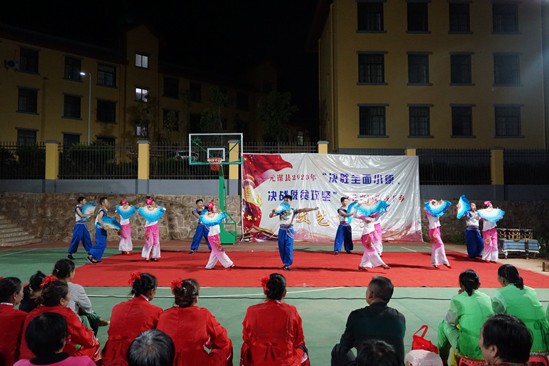 花灯歌舞《热坝春暖》.JPG