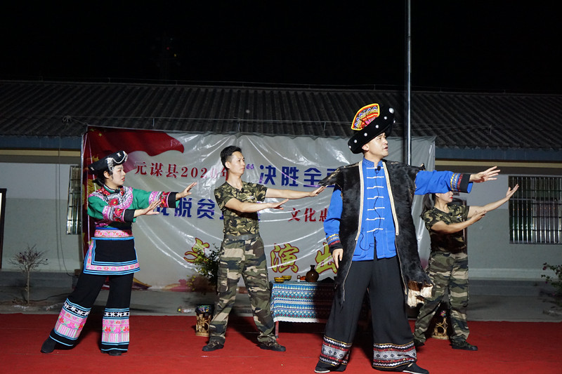 花灯小戏《红军树》.JPG